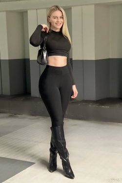 High Profile Escort Service in Pride Plaza Hotel Aerocity New Delhi 9220592151